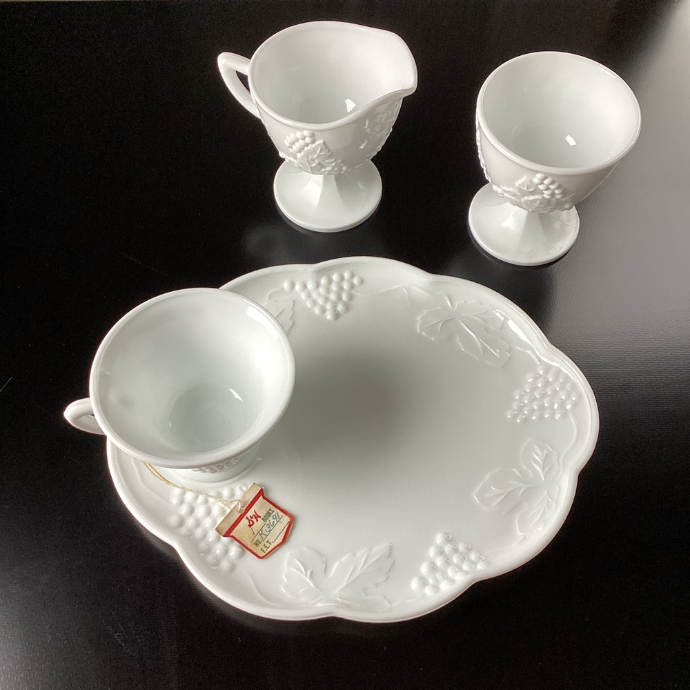 Vintage S&H Green Stamp Colony Milk GlassSnack Set